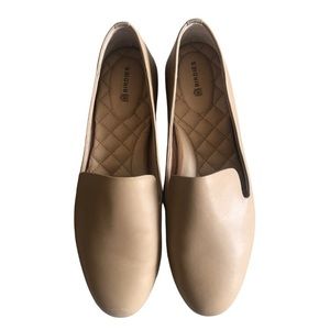 Birdies, a Meghan Markle favorite. The Staring Slipper Flat. Taupe Leather 8.5